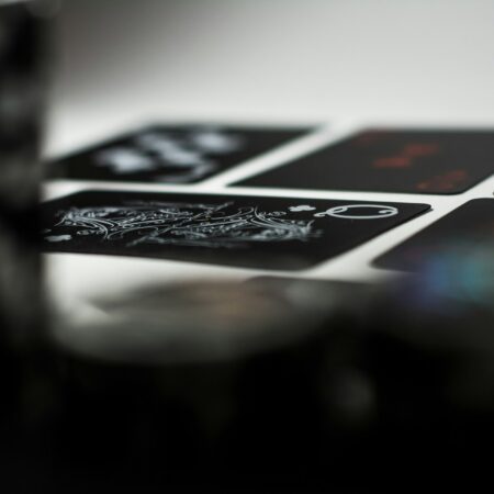 Unterschiede zwischen traditionellem und Online Pai Gow Poker